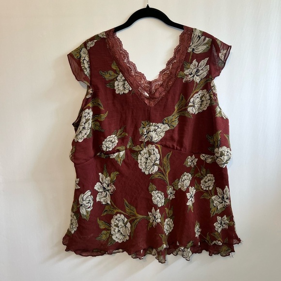 MAURICES Burgundy Floral Lace Trim V-Neck Blouse Flutter Cap Sleeves size 2x - Picture 2 of 6